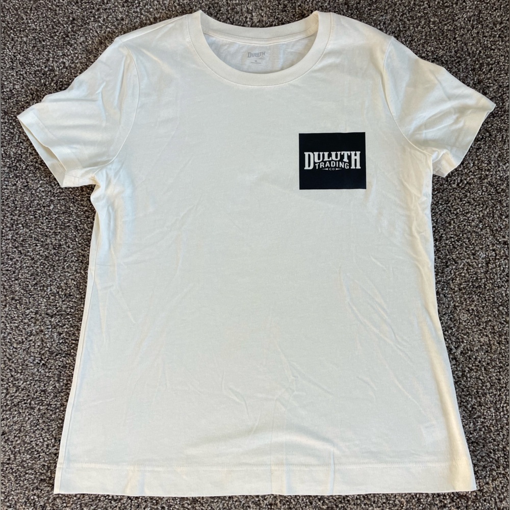 Duluth Trading Co. women’s graphic logo shirt top